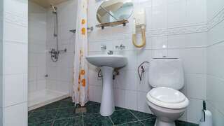 Гостиница Адлер Адлер 3-комнатные апартаменты улучшенные с балконом №10-6