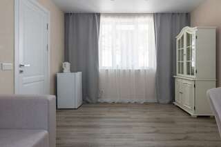 Гостиница Адлер Адлер 3-комнатные апартаменты улучшенные с балконом (вид на море) №11-11