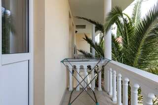 Гостиница Адлер Адлер 3-комнатные апартаменты улучшенные с балконом (вид на море) №11-3