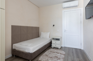 Гостиница Адлер Адлер 3-комнатные апартаменты улучшенные с балконом №1, 4-3