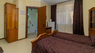 Гостиница Адлер Адлер Стандартный двухместный номер с 1 кроватью или 2 отдельными кроватями и балконом-4