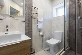 Гостиница Адлер Адлер Двухместный номер с 1 кроватью или 2 отдельными кроватями и балконом-6