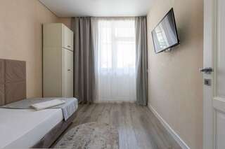 Гостиница Адлер Адлер 3-комнатные апартаменты улучшенные с балконом (вид на море) №11-5