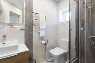 Гостиница Адлер Адлер Двухместный номер с 1 кроватью или 2 отдельными кроватями и балконом-4